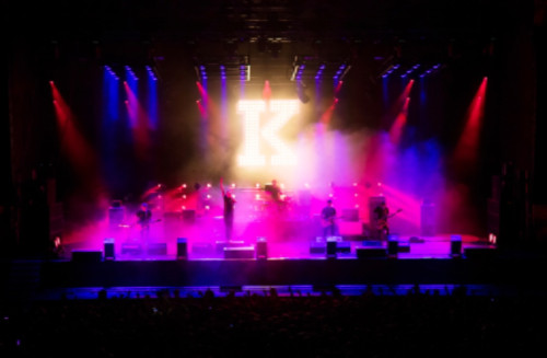 Zum Abschluss eines triumphalen Jahres erscheint mit „Randale“ eine üppige Dokumentation der Kraftklub-Tour zum Nr.1 Album „In Schwarz“.